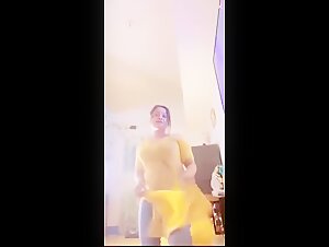 Bangladeshi Nila Bhabhi Ka Online Friend Ko Video Call Par Nude Video Aur Sexy Dance
