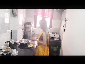 Mast Patli Bhabhi Ki Kitchen Me Khade Khade Pelai Aur Devar Kehne Laga Maja Aa Gaya Bhabhi