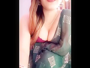 Non-Nude, Hot Bhabhi Sohani kor in Bra And Saree Teasing on StripChat Live